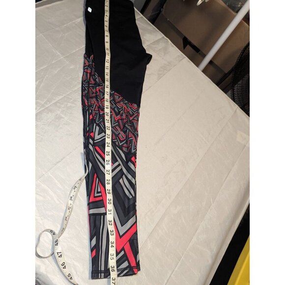 Fabletics Leggings Black Pink Women’s Fitted Geometric Triangles Size Medium - Picture 13 of 15
